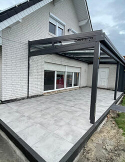 Keramikplattenverlegung überdacht| M. Elias Bau