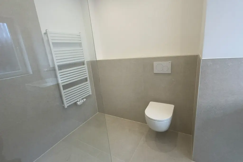 Fertig saniertes Badezimmer in Ganderkesee mit bodengleicher Dusche